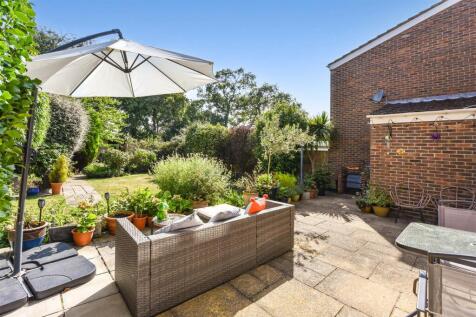 Oak End, Arundel 3 bed link detached house for sale