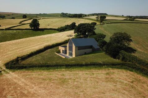 Dunsford 4 bed detached house for sale