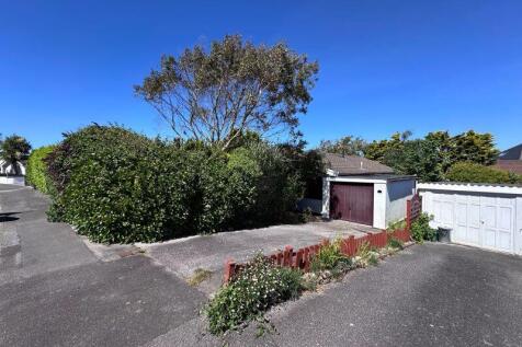 Menhyr Drive, St. Ives TR26 2 bed detached bungalow for sale