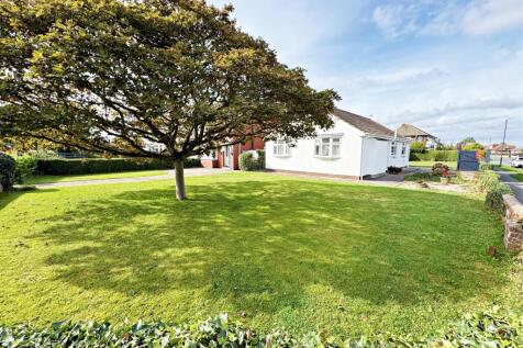 Fairway, Waltham, Grimsby, N.E.... 4 bed detached bungalow for sale