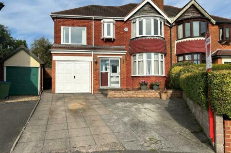 5 bedroom semi-detached house for sale