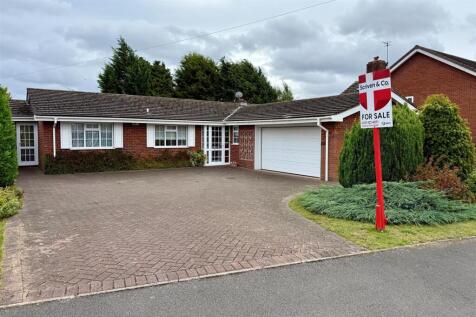 Lodge Close, Halesowen 3 bed detached bungalow for sale