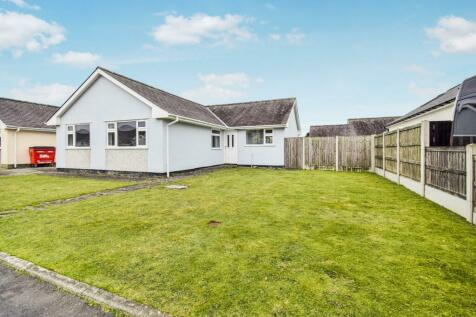 4 bedroom detached bungalow for sale