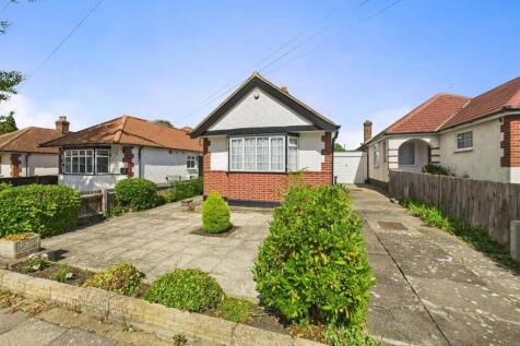 Woodford Crescent, Pinner HA5 2 bed detached bungalow for sale
