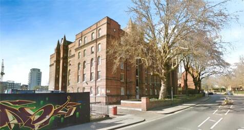 Studio flat for sale