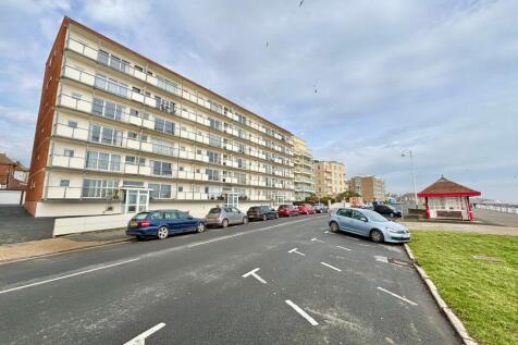 3 bedroom flat for sale