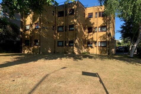 Studio flat for sale