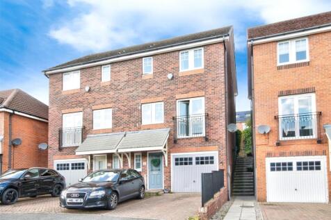 Beldon Drive, Stanley, County Durham... 3 bed semi