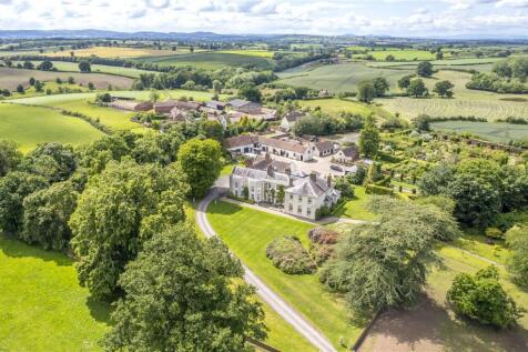 8 bedroom detached house for sale