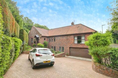 6 bedroom detached house for sale