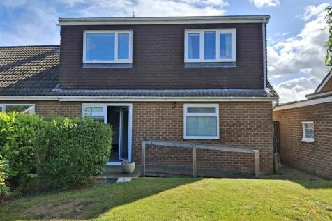 Pilgrims Way, Gilesgate, Durham, DH1 5 bed semi