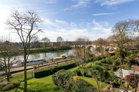 4 bedroom end of terrace house for sale