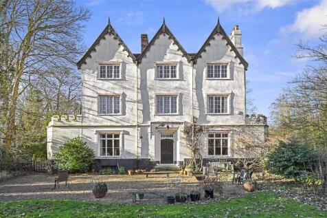 Castle Street, Ongar, Essex, CM5 6 bed detached house for sale