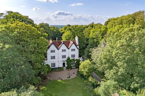 Castle Street, Ongar, Essex, CM5 6 bed detached house for sale