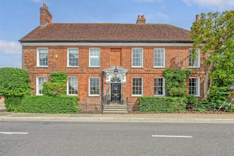 6 bedroom detached house for sale