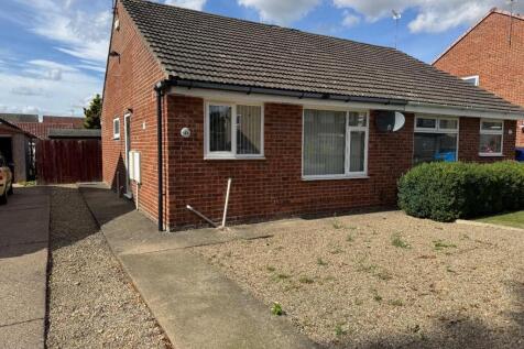 2 bedroom semi-detached bungalow for sale