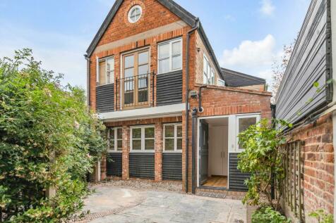 6 bedroom detached house for sale