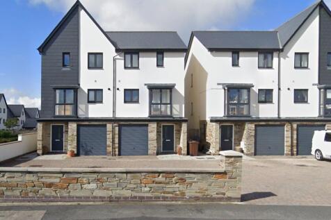 5 bedroom semi-detached house for sale
