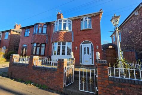 3 bedroom semi-detached house for sale