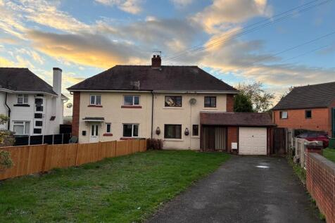 35 Upton Road, Kidderminster 3 bed semi