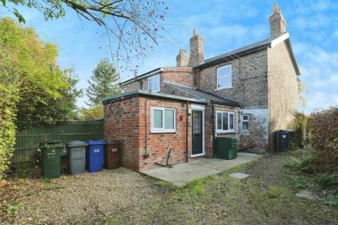 2 bedroom semi-detached house for sale