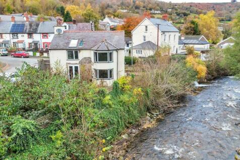 2 bedroom detached house for sale