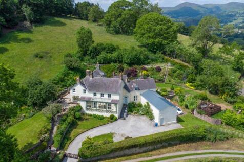 5 bedroom country house for sale