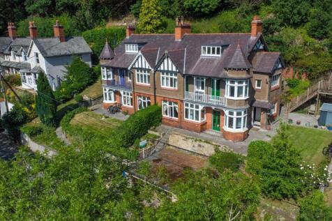 5 bedroom semi-detached house for sale