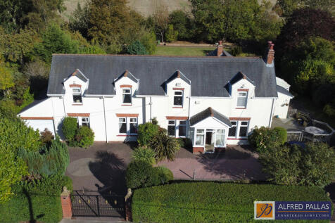 6 bedroom detached house for sale