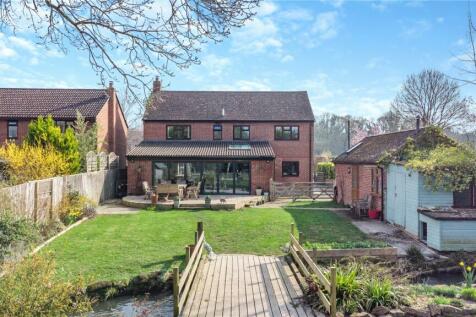 5 bedroom detached house for sale