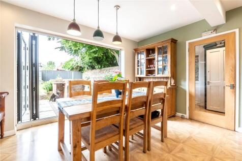5 bedroom semi-detached house for sale