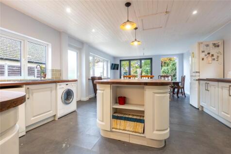 Park Road, Didcot, Oxfordshire, OX11 4 bed detached bungalow for sale