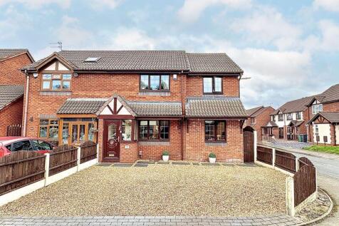 Julie Croft, Bilston, WV14 8YT 4 bed semi