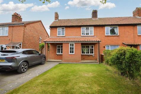 3 bedroom semi-detached house for sale