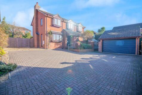 4 bedroom detached house for sale