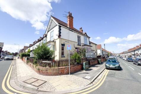 MILL ROAD, CLEETHORPES 4 bed end of terrace house for sale