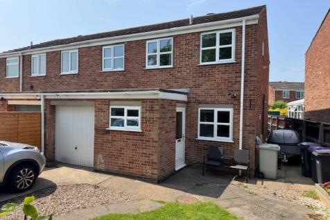 4 bedroom semi-detached house for sale
