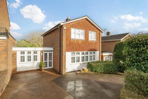 3 bedroom link detached house for sale