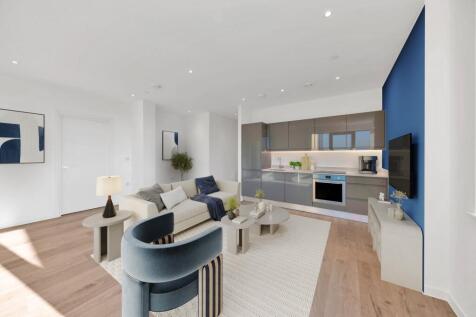 Silbury Boulevard, Milton Keynes, MK9 3 bed apartment for sale