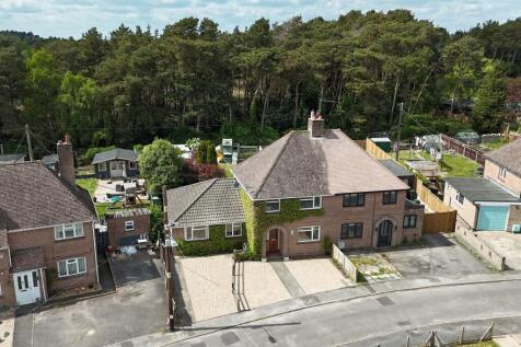 4 bedroom semi-detached house for sale