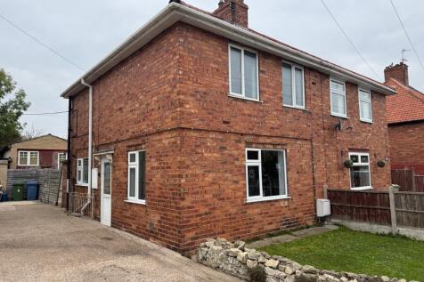 2 bedroom semi-detached house for sale