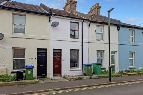 Albert Road, Littlehampton, West Sussex 2 bed terraced house for sale