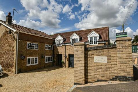 6 bedroom detached house for sale