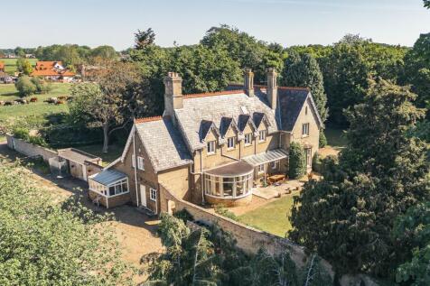 North Runcton 6 bed detached house for sale