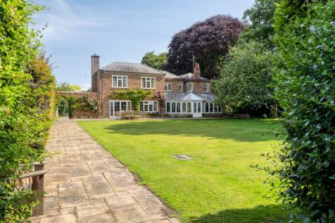 5 bedroom detached house for sale