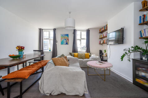 3 bedroom flat for sale