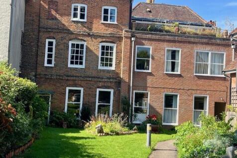 2 bedroom ground floor flat for sale