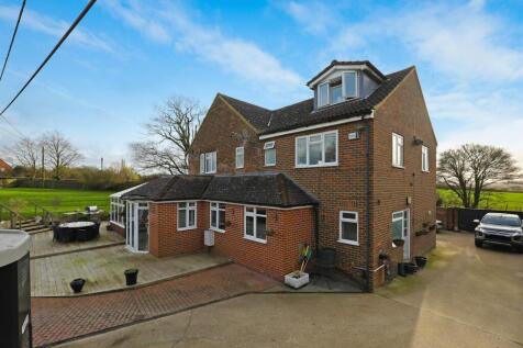 Goughs Barn Lane, Bracknell 6 bed detached house for sale