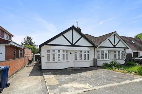 Dukes Avenue, Northolt 3 bed bungalow for sale