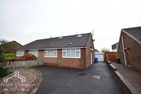 4 bedroom semi-detached bungalow for sale